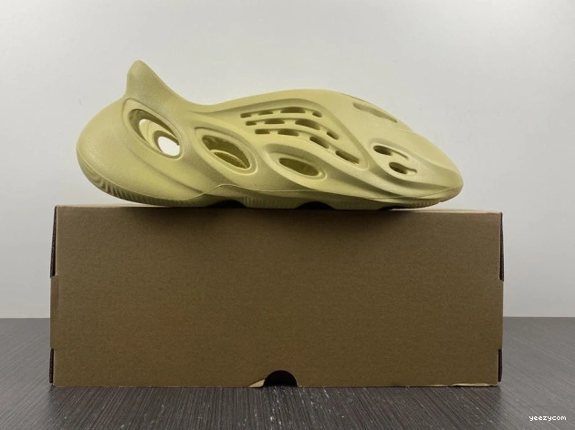 Sulfur GV6775 RNNR Yeezy Adidas Foam 0825